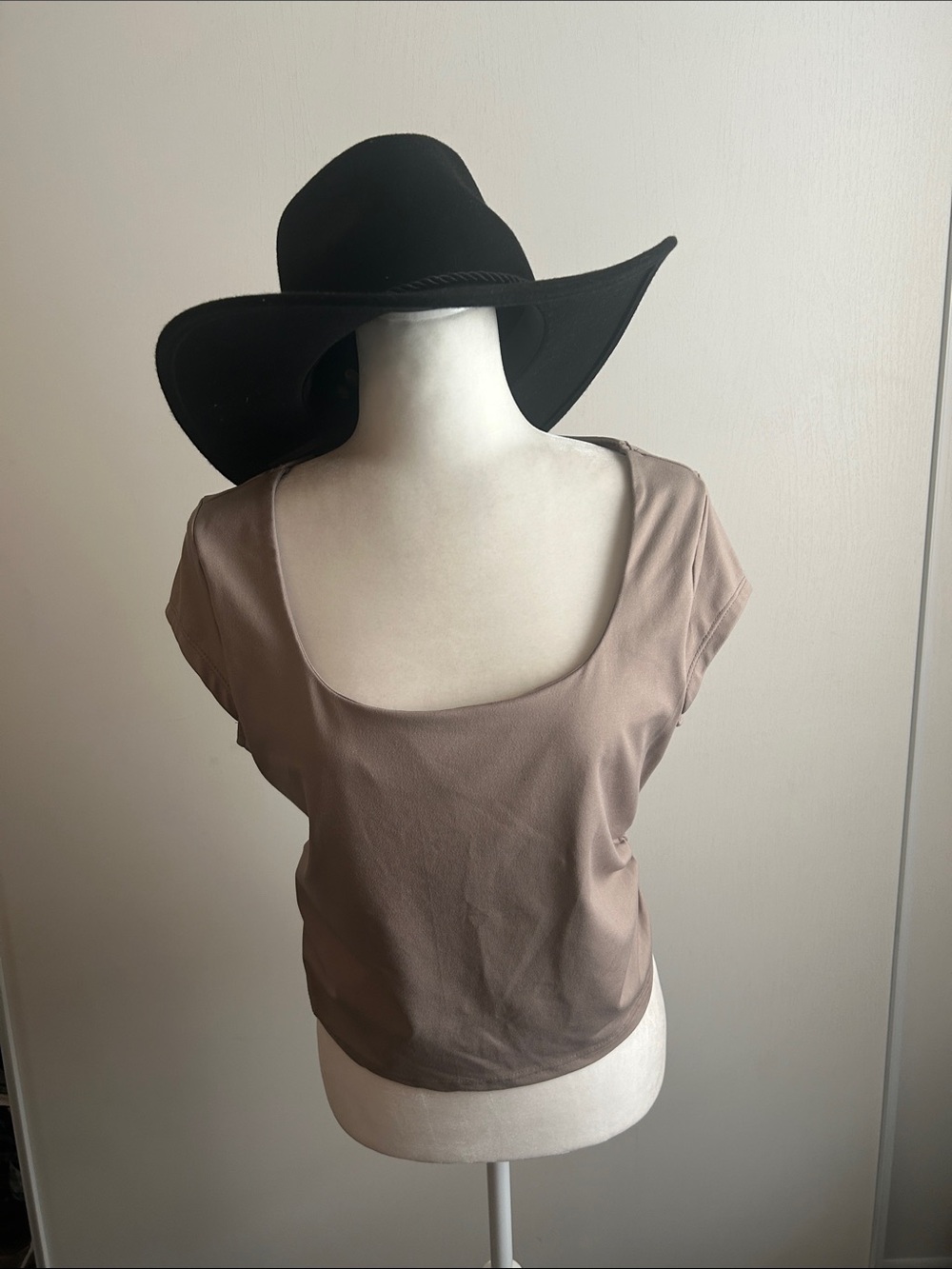Women's Scoop Neck Cap Sleeve Top - Taupe